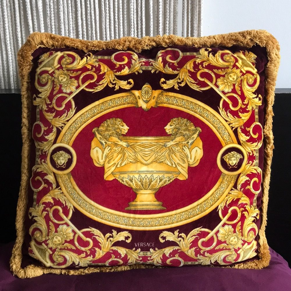 ✨Versace pillow!✨